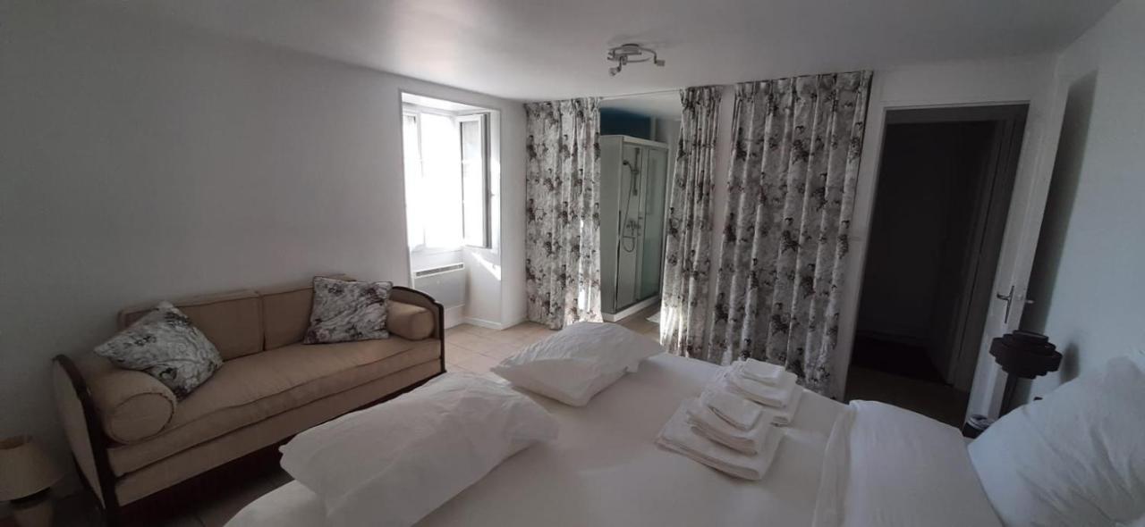 Domaine De La Briouse Bed & Breakfast Sanxay ภายนอก รูปภาพ