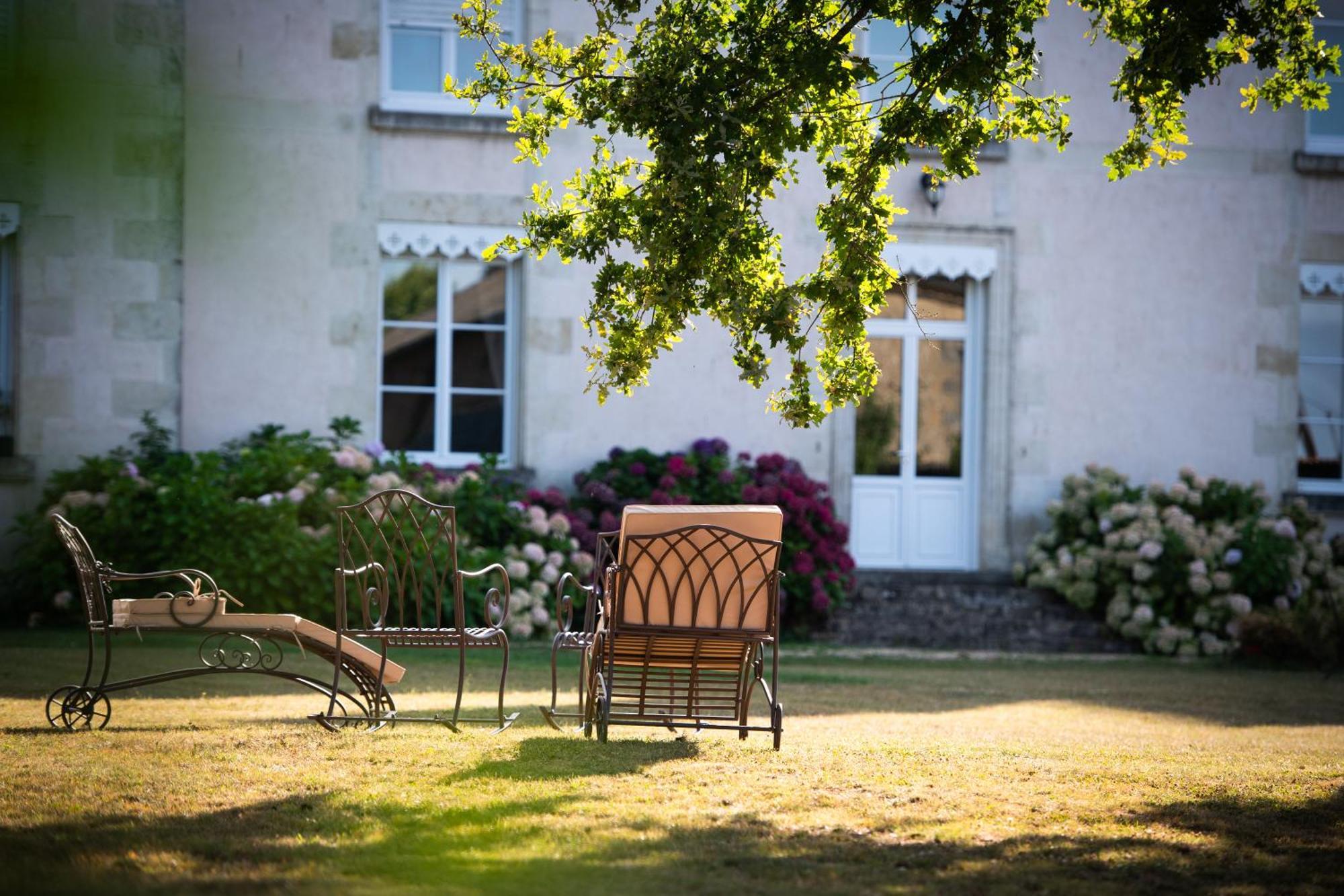 Domaine De La Briouse Bed & Breakfast Sanxay ภายนอก รูปภาพ