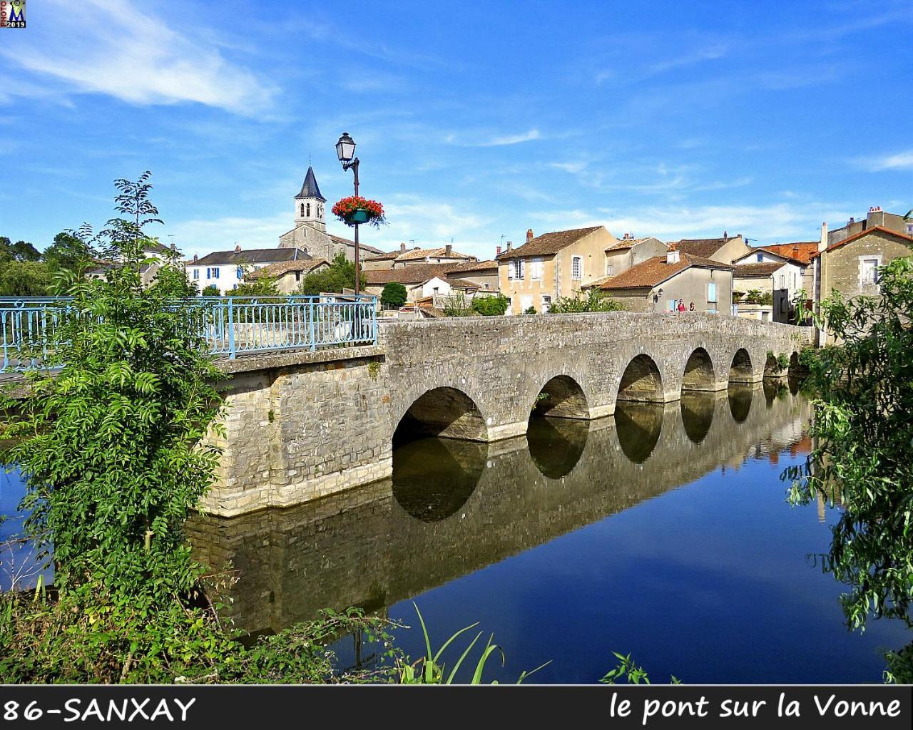 Domaine De La Briouse Bed & Breakfast Sanxay ภายนอก รูปภาพ