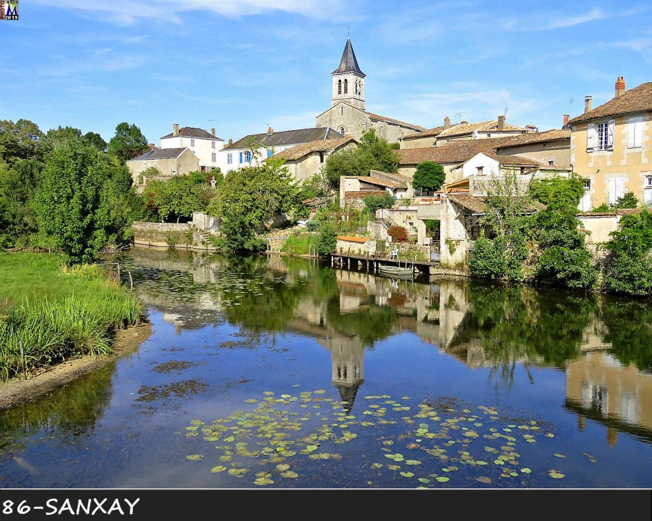 Domaine De La Briouse Bed & Breakfast Sanxay ภายนอก รูปภาพ
